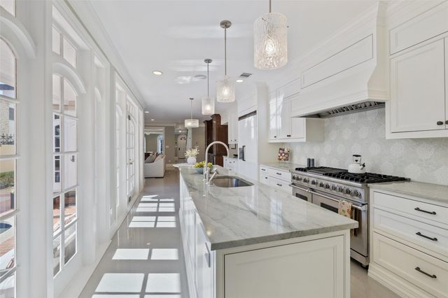 1810 W 35th ST, Austin, TX 78703