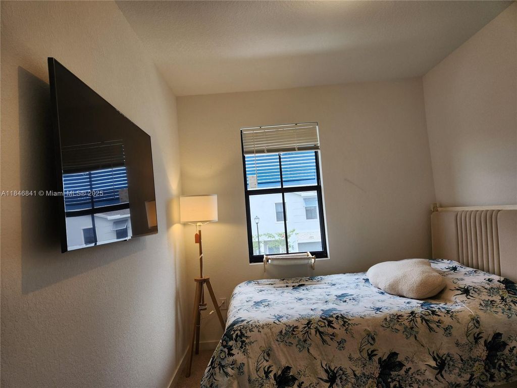 880 NW 3rd Way 880, Pompano Beach, FL 33060