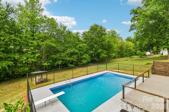 5009 Greenbrook Drive, Charlotte, NC 28205
