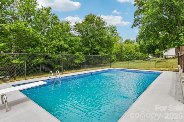 5009 Greenbrook Drive, Charlotte, NC 28205