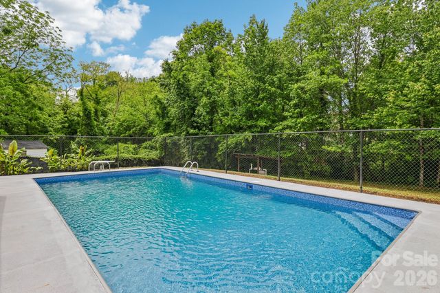 5009 Greenbrook Drive, Charlotte, NC 28205
