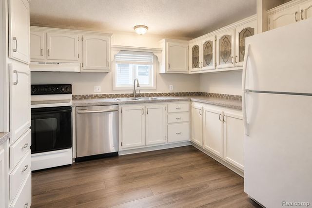 295 Bud Lane, Lyon Charter Township, MI 48167