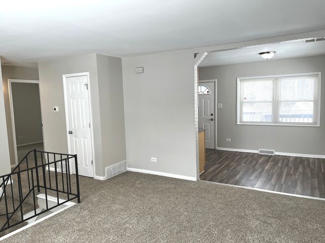 147 E Maple Drive, Glenwood, IL 60425