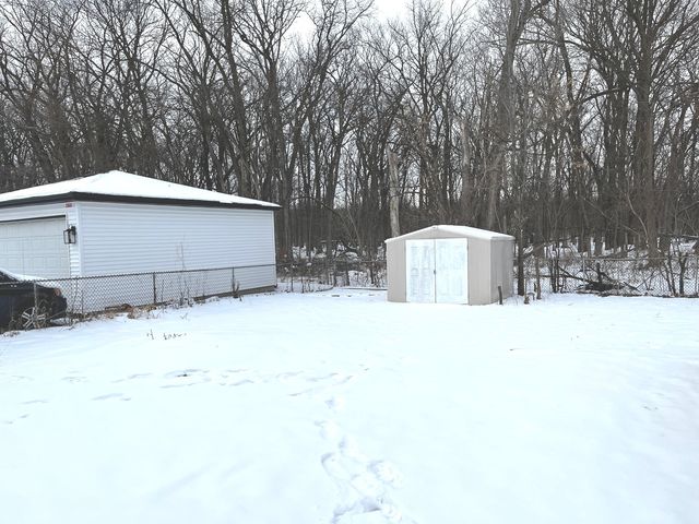 147 E Maple Drive, Glenwood, IL 60425