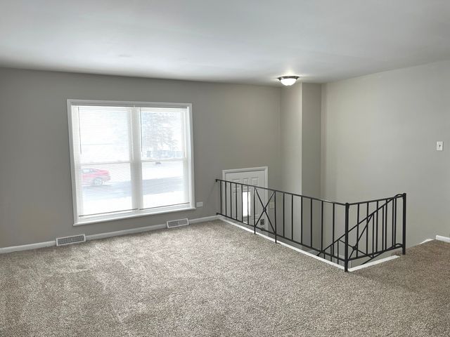 147 E Maple Drive, Glenwood, IL 60425