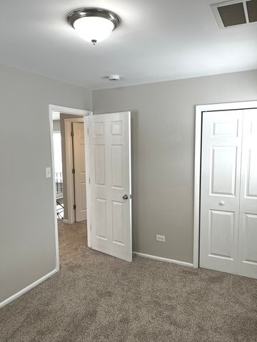 147 E Maple Drive, Glenwood, IL 60425