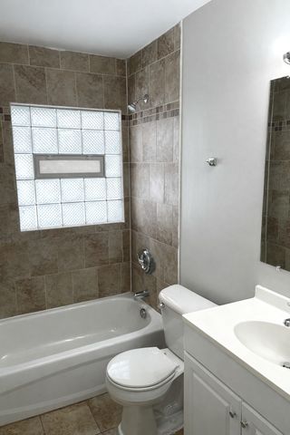 147 E Maple Drive, Glenwood, IL 60425