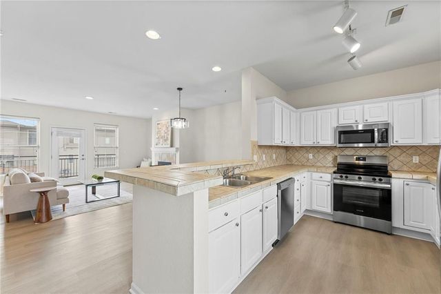 5245 Overland Drive B23, Lawrence, KS 66049