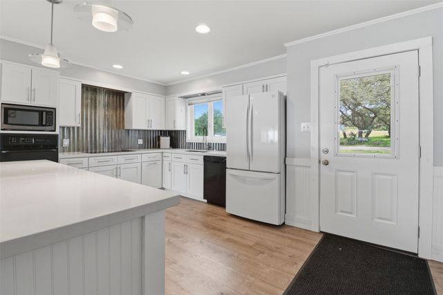 106 County Road 142, Burnet, TX 78611