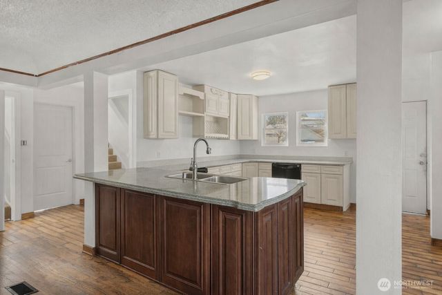 749 4th Avenue N, Kent, WA 98032