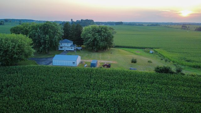 1722 US Highway 12, Hammond, WI 54015