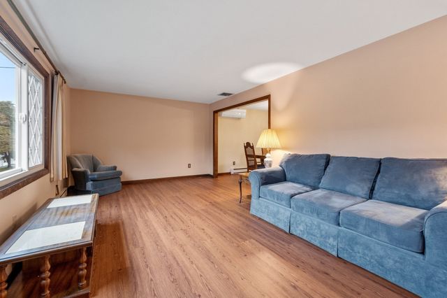 40 Wilder Ln, Leominster, MA 01453