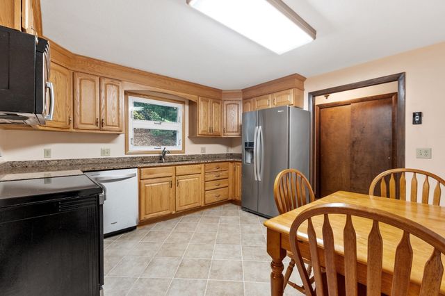 40 Wilder Ln, Leominster, MA 01453