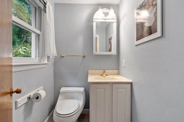 40 Wilder Ln, Leominster, MA 01453