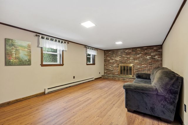 40 Wilder Ln, Leominster, MA 01453