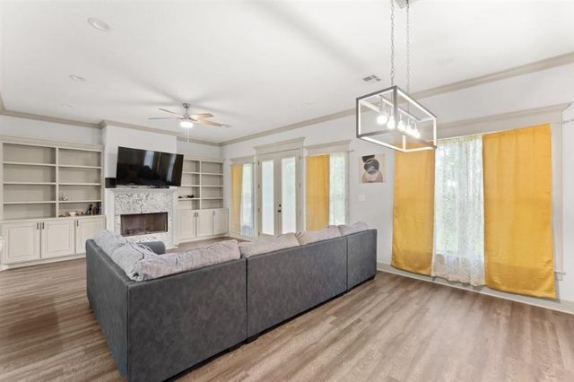 7702 Nine Oaks Drive, Lake Charles, LA 70607