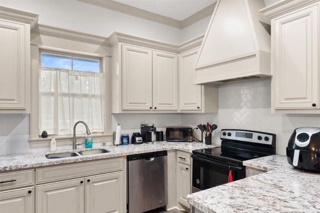 7702 Nine Oaks Drive, Lake Charles, LA 70607