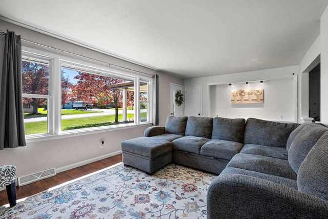 N1579 RIDGEWAY DRIVE, Greenville, WI 54942