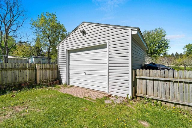 N1579 RIDGEWAY DRIVE, Greenville, WI 54942