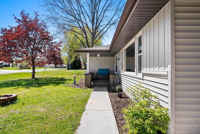 N1579 RIDGEWAY DRIVE, Greenville, WI 54942