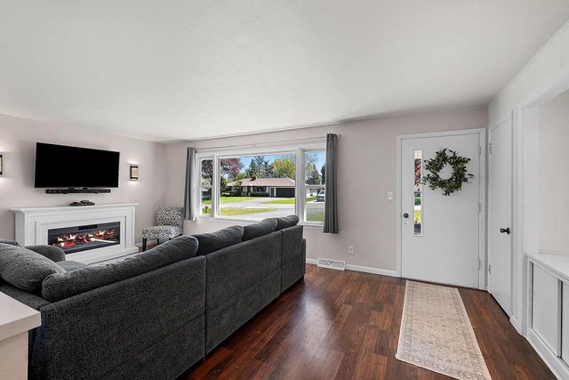 N1579 RIDGEWAY DRIVE, Greenville, WI 54942