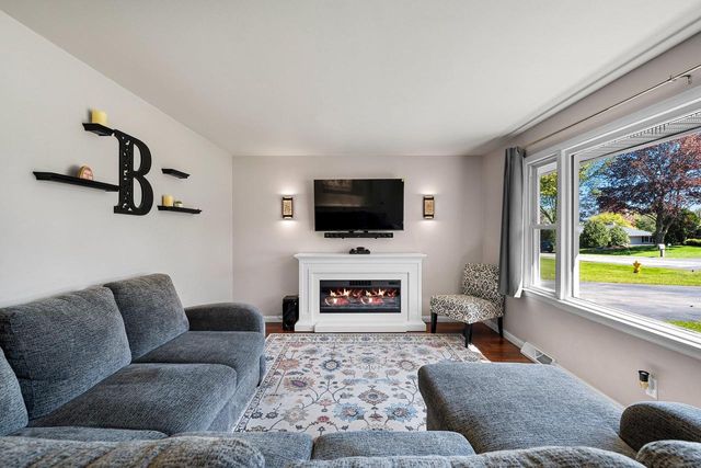 N1579 RIDGEWAY DRIVE, Greenville, WI 54942
