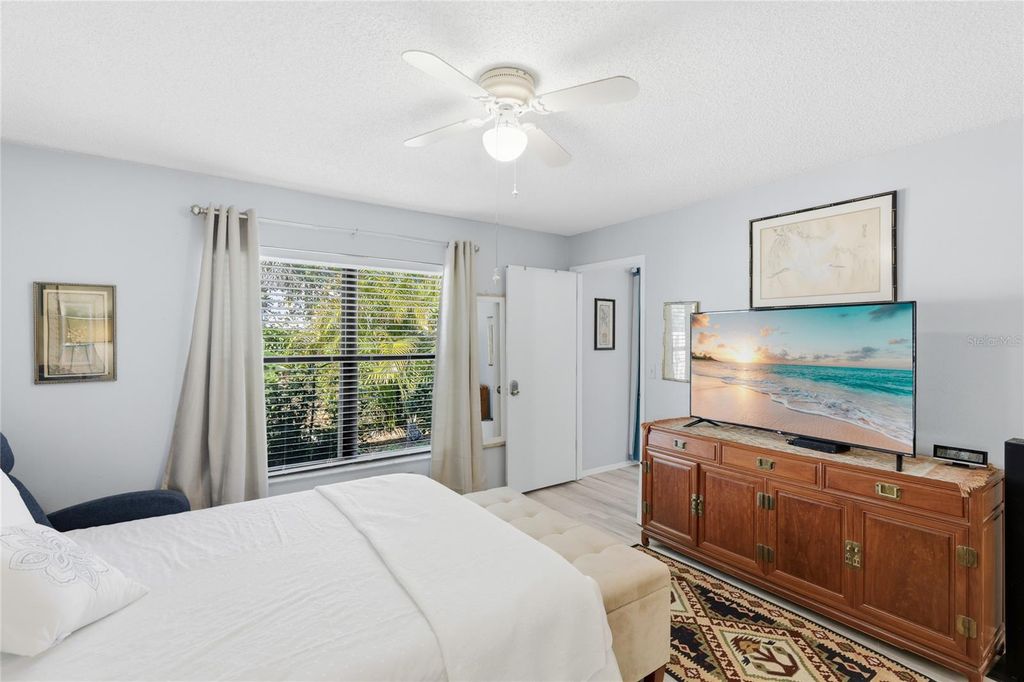 Image 13 of property listing at 5406 11TH STREET CIRCLE E, Bradenton, FL 34203