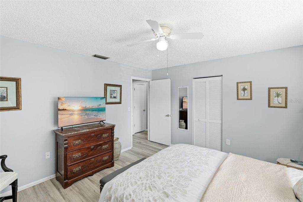 Image 17 of property listing at 5406 11TH STREET CIRCLE E, Bradenton, FL 34203