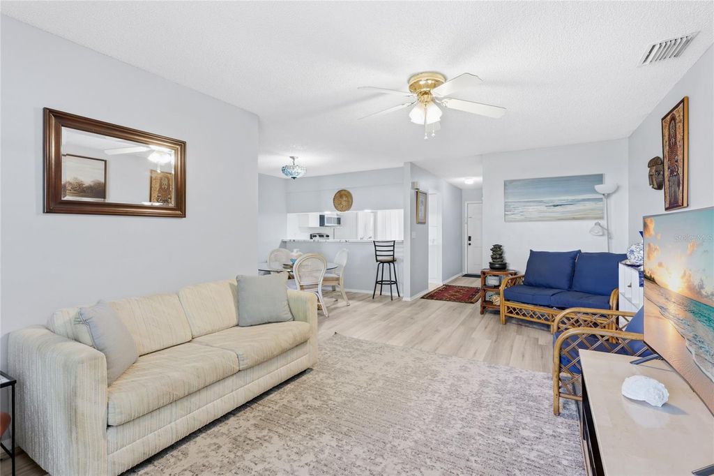 Image 5 of property listing at 5406 11TH STREET CIRCLE E, Bradenton, FL 34203