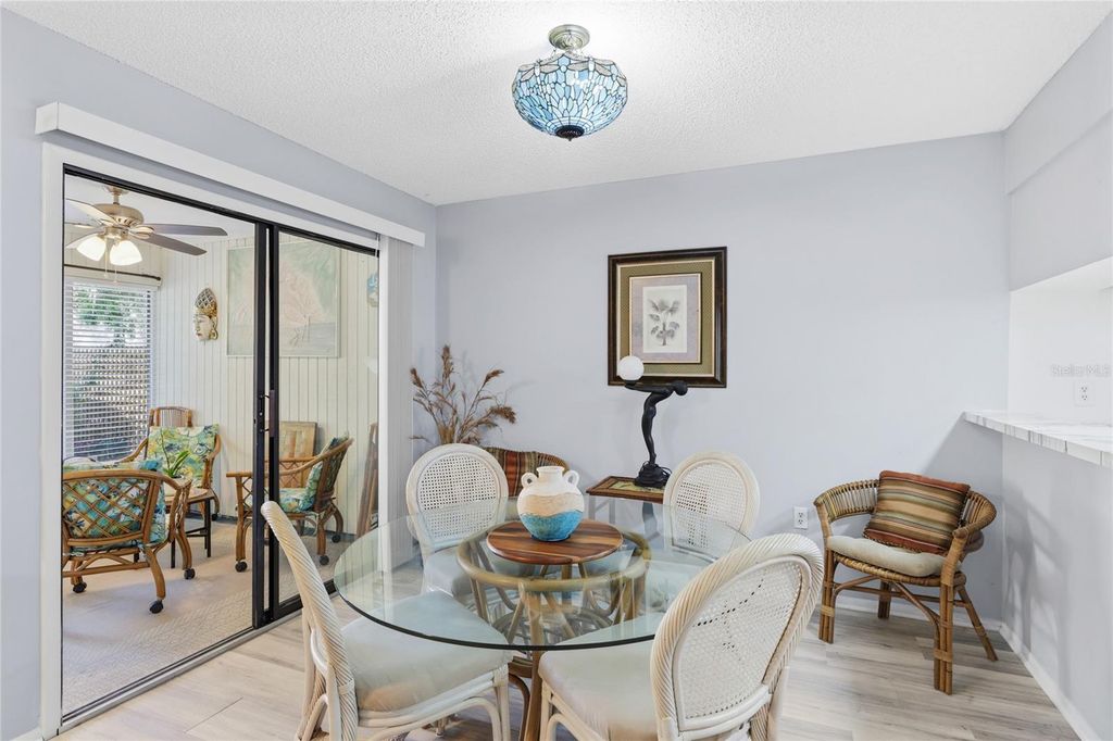 Image 7 of property listing at 5406 11TH STREET CIRCLE E, Bradenton, FL 34203