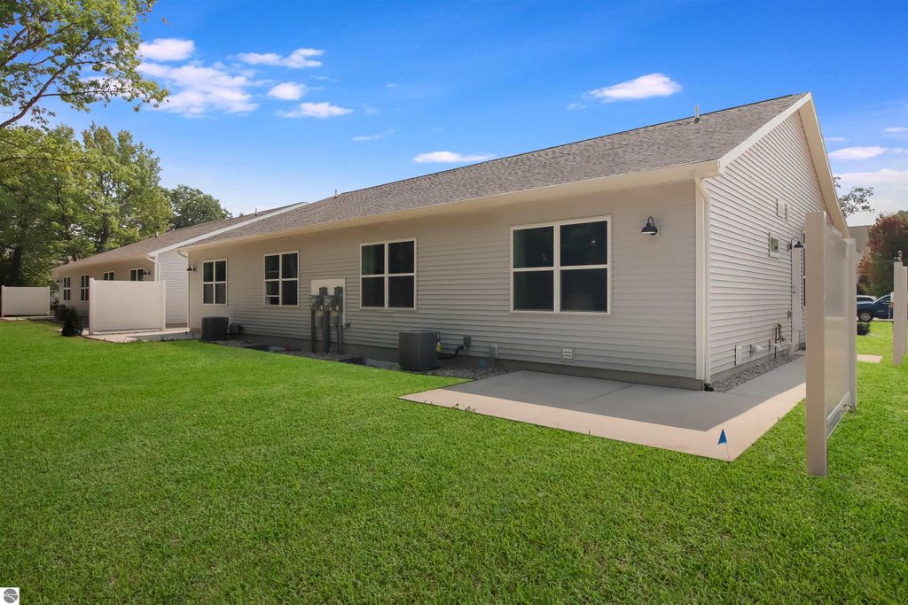 Image 2 of property listing at 1729 Linden Avenue # 18, Traverse City, MI 49686