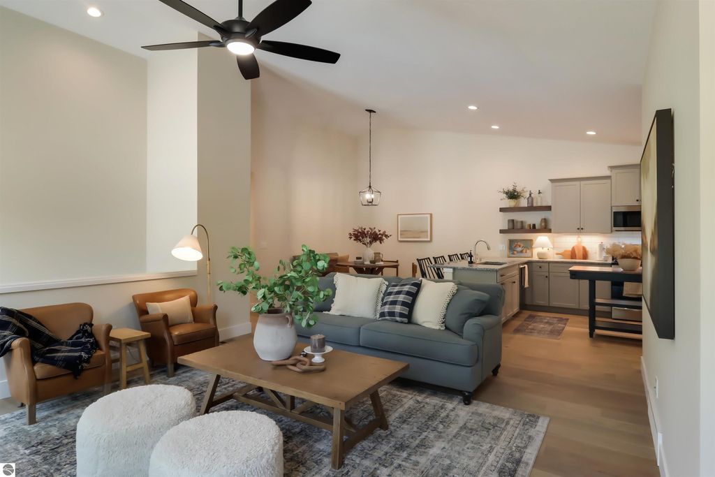 Image 6 of property listing at 1729 Linden Avenue # 18, Traverse City, MI 49686