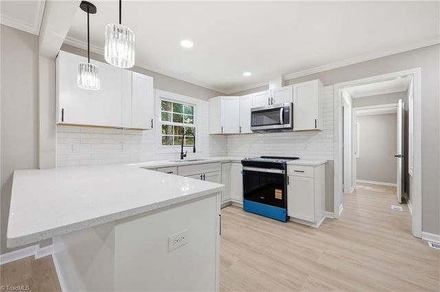 1930 Middlewood Court, High Point, NC 27265