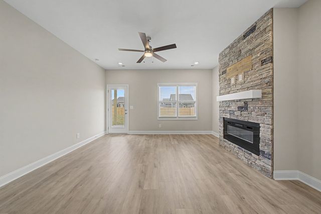 366 Galway Dr, Clarksville, TN 37042