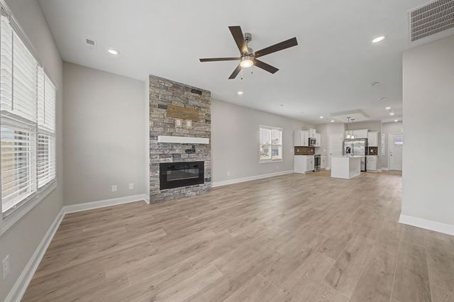 366 Galway Dr, Clarksville, TN 37042