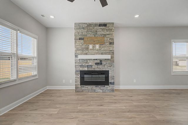 366 Galway Dr, Clarksville, TN 37042