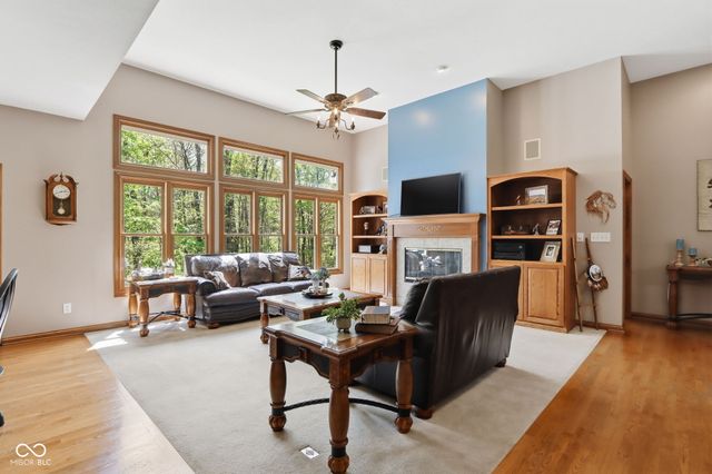 8839 Summer Estate Drive, Indianapolis, IN 46256