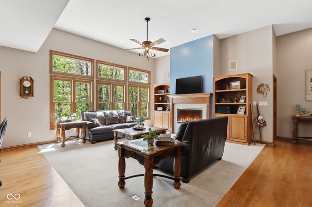 8839 Summer Estate Drive, Indianapolis, IN 46256