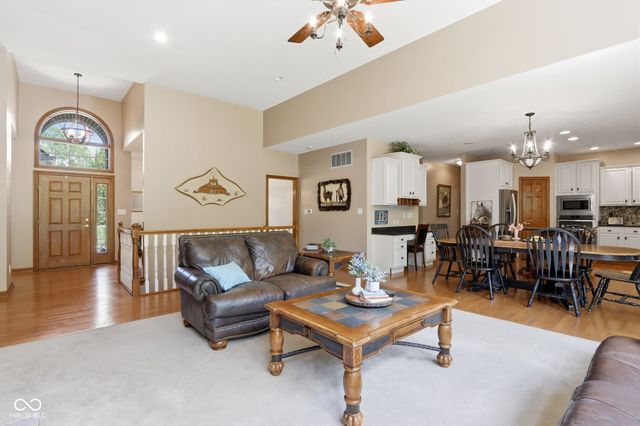 8839 Summer Estate Drive, Indianapolis, IN 46256