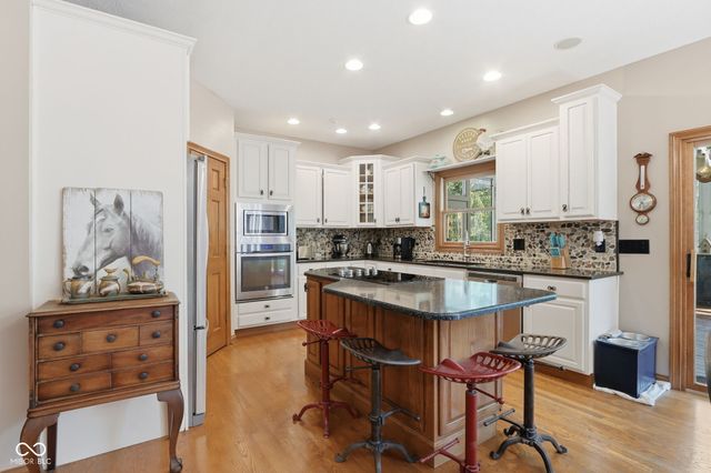 8839 Summer Estate Drive, Indianapolis, IN 46256