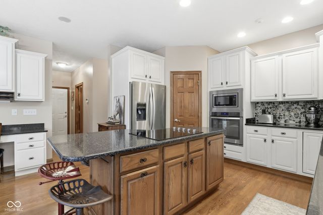 8839 Summer Estate Drive, Indianapolis, IN 46256