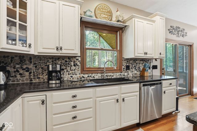 8839 Summer Estate Drive, Indianapolis, IN 46256