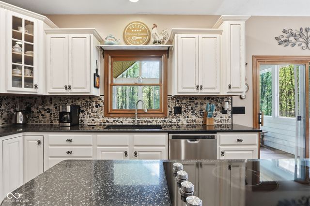 8839 Summer Estate Drive, Indianapolis, IN 46256