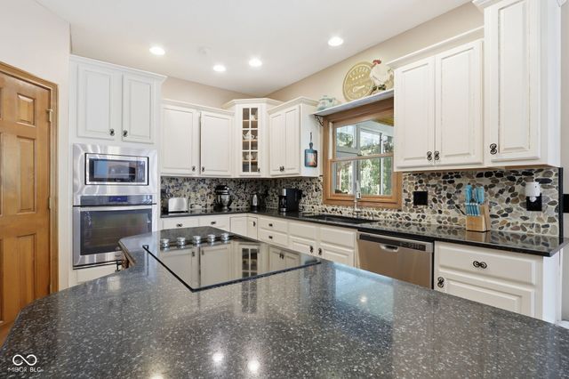 8839 Summer Estate Drive, Indianapolis, IN 46256