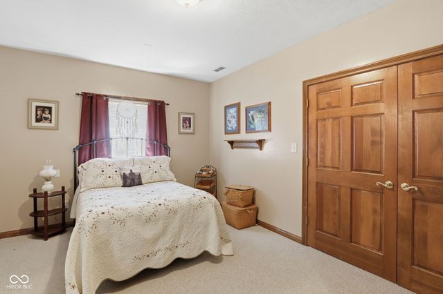 8839 Summer Estate Drive, Indianapolis, IN 46256