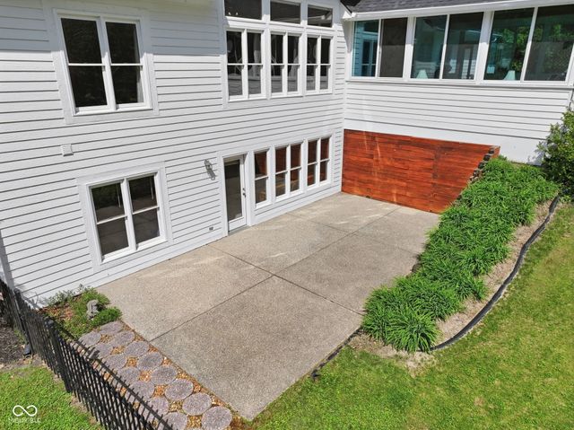 8839 Summer Estate Drive, Indianapolis, IN 46256