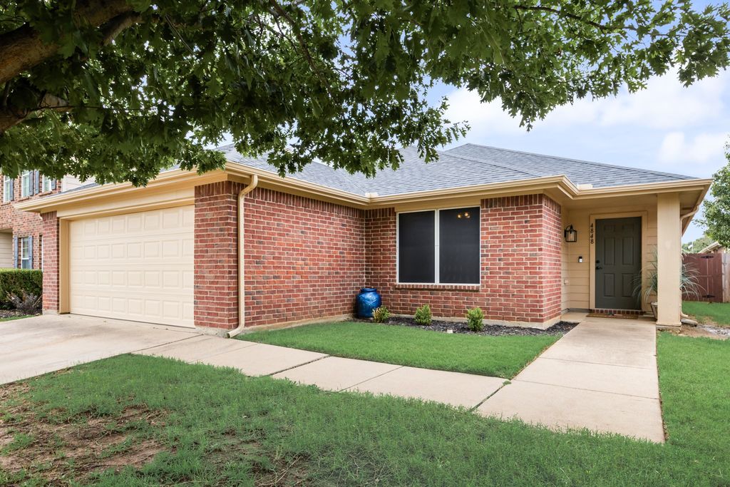 4848 Trail Hollow Drive, Fort Worth, TX 76244