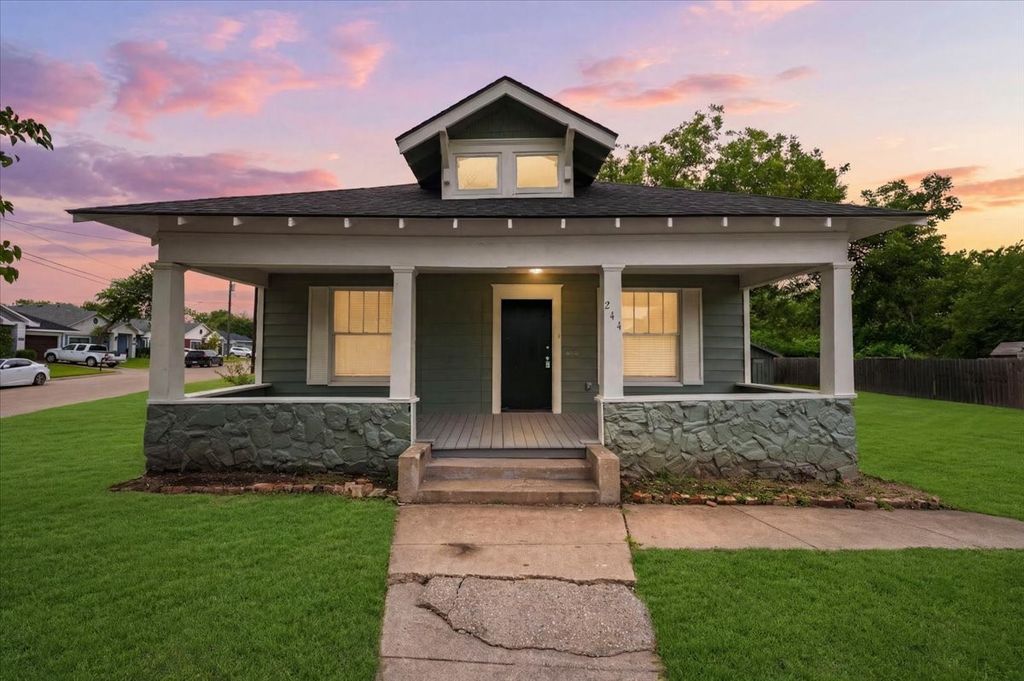 244 Dunlap Street, Waxahachie, TX 75165