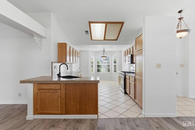 10008 Cheyenne Drive, Bakersfield, CA 93312