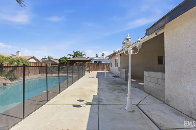 10008 Cheyenne Drive, Bakersfield, CA 93312